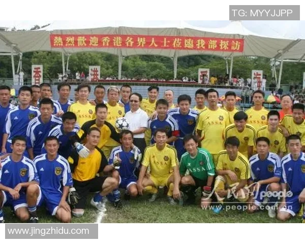 足球明星合影最新图片汇总展现球场传奇与友谊的瞬间